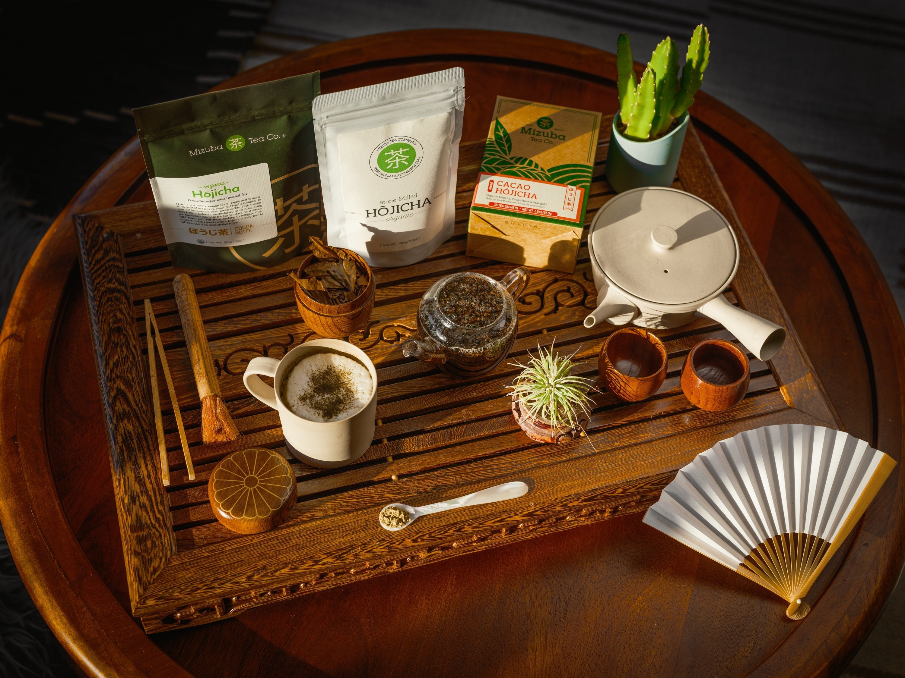 Hojicha Japanese tea on a table with other ornamental products