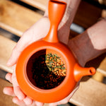 Classic red Japanese teapot filled with genmaicha tea – Mizuba Tea Co. 
